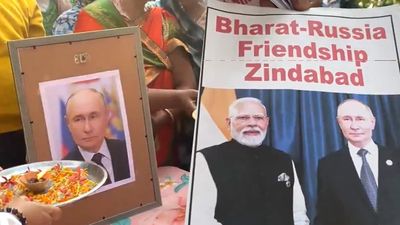 Putin Visit India: भारत-रूस रिश्तों में नई गर्माहट, काशी में आरती, सोशल मीडिया पर छाया रूसी डांस