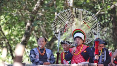 नागालैंड में “एक्ट ईस्ट” का बड़ा धमाका, ज्योतिरादित्या सिंधिया ने ट्रेडिशनल स्टोन-पुलिंग में हिस्सा लिया