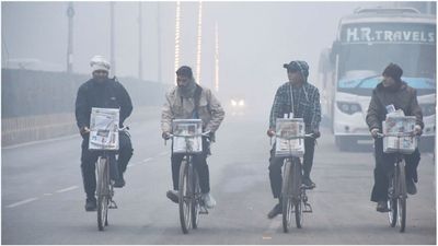 Aaj ka Mausam: हाड़ कंपाने वाली ठंड में इन राज्यों में बारिश, IMD का रेड अलर्ट, आपके यहां कैसा रहेगा मौसम?