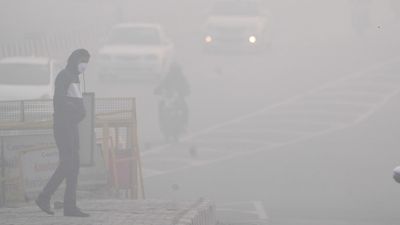 Aaj ka Mausam: ठंड में रेड अलर्ट क्यों डराता है? क्या करें क्या नहीं? IMD की चेतावनी, UP से बिहार तक कोहरा