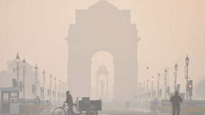 Delhi NCR AQI Improves: दिल्ली वासियों को अब राहत की सांस! CAQM ने NCR से GRAP-3 हटाया, AQI पहुंचा 236