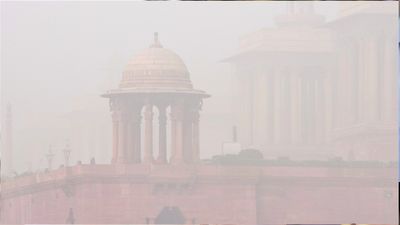 Delhi-NCR Weather Update: दिल्ली में ठंड का सितम जारी! घने कोहरे को लेकर IMD का येलो अलर्ट, कब होगी बारिश?
