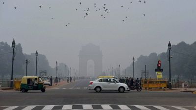 Delhi NCR Weather Today: दिल्ली-एनसीआर के मौसम ने बढ़ाई टेंशन, 26 जनवरी से पहले बारिश को लेकर आया नया अपडेट