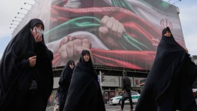 ईरान में खूनी संघर्ष, रज़ा पहलवी का दावा- प्रदर्शनों में 1200 से ज़्यादा मौतें, 9/11 से चार गुना बड़ा नरसंहार 