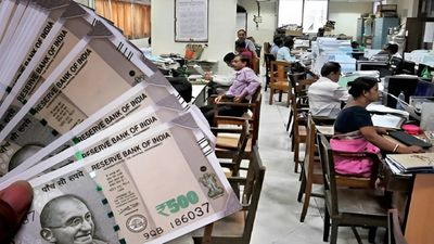 MP Employee News: सरकारी कर्मचारियों को बड़ी राहत! वेतन कटौती पर अब नहीं होगा नुकसान, नया रुल ऐसे देगा लाभ
