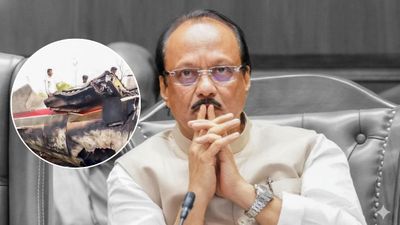 Ajit Pawar Plane Crash: लैंडिंग से ठीक पहले पायलट ने ATC से क्या कहा? सरकार ने बताया बारामती हादसे का पूरा सच