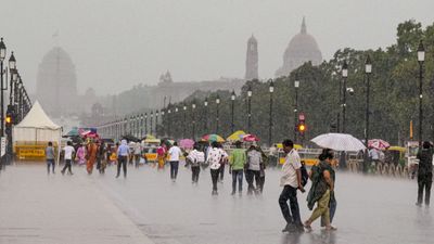 Today Weather: 26 जनवरी की रिहर्सल के बीच Delhi में बारिश, परेड देखने वालों के लिए अलर्ट