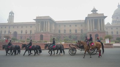 Delhi NCR Weather: दिल्ली-एनसीआर में कड़ाके की ठंड का कहर जारी, 26 जनवरी से पहले होगी जोरदार बारिश!
