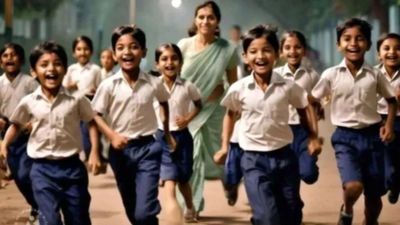 School Holiday: उत्तर से लेकर दक्षिण तक बिगड़ा मौसम, क्या आज स्कूल बंद हैं? जानें Update