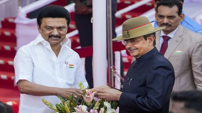 Tamil Nadu Politics: तमिलनाडु विधानसभा से राज्यपाल का वॉकआउट, चुनावी साल में BJP का बढ़ा रहे सियासी सिरदर्द?