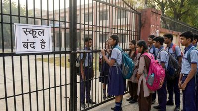 Uttar Pradesh School Closed List: लखनऊ समेत 8 जिलों में आज स्कूल बंद, जानें कबसे खुलेंगे?