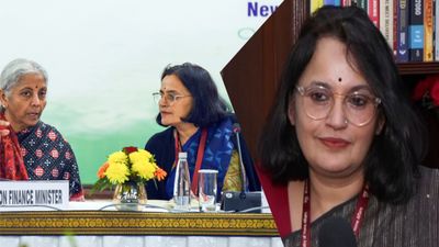 Budget 2026 की सबसे ताकतवर महिला: कौन हैं IAS अनुराधा ठाकुर? जिनके कंधों पर टिका देश का बजट? क्या है उनका रोल
