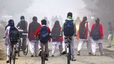 Winter Vacation: बढ़ती ठंड के बीच सर्दी की छुट्टियों पर आया बड़ा अपडेट, अब इस दिन से खुलेंगे स्कूल