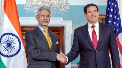 Russia Oil: रूस से तेल खरीदना जारी रखेगा भारत, क्या है वो 'अतिरिक्त खरीद' जिसे अमेरिका ने बंद करने को कहा?