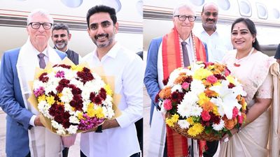 Bill Gates India Visit: घने कोहरे से आसमान में मंडराता रहा बिल गेट्स का विमान, आंध्र प्रदेश दौरे से बढ़ी हलचल