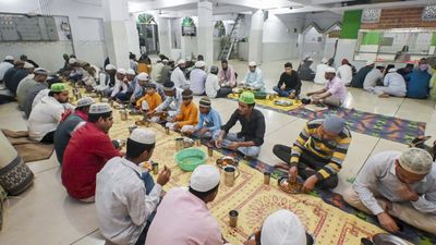 Iftar Timing Today: Ramadan 2026 का चौथा रोजा आज, Delhi से Hyderabad तक, 9 शहरों में इफ्तार का सही वक्त क्या? 