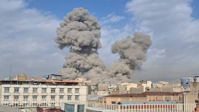 Israel Iran War: इजरायल ने उड़ाया खामनेई का घर, 30 जगह धमाके, 5 प्वाइंट में जानें अब तक क्या हुआ?