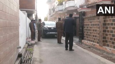 Jammu Kashmir ACB Raid: J&K के उपमुख्यमंत्री के भाई के घर ACB की रेड, मचा हड़कंप