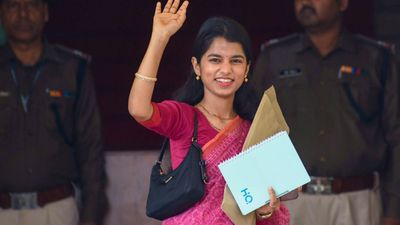 Maithili Thakur Viral Speech: विधानसभा में गरजीं मैथिली ठाकुर,लालू यादव को बताया धृतराष्ट्र,तेजस्वी 'दुर्योधन'