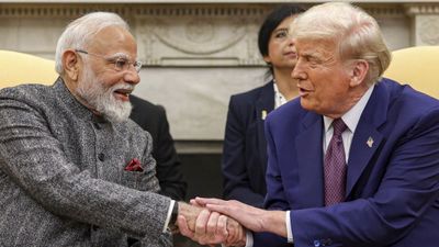India-US ट्रेड डील की ऐतिहासिक जीत पर कांग्रेस का घातक वार, क्या ट्रंप के आगे झुक गई सरकार! और किसने क्या कहा?