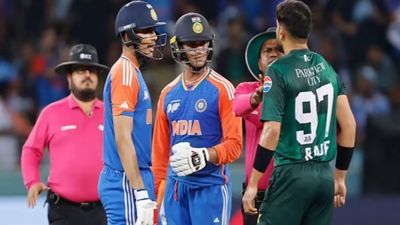 IND vs PAK: भारत के खिलाफ मैच खेलने के बदले पाकिस्तान ने मांगीं ये तीन रियायतें, मैच पर सस्पेंस बरकरार