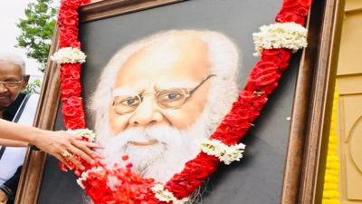 Periyar photo Removed: पीएम मोदी की रैली से पहले हटाई गई पेरियार की मूर्ति, तमिलनाडु चुनाव से पहले बवाल!