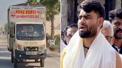Rinku Singh के पिता का शव ले जा रही गाड़ी को अचानक किसने रोका? फिर हुआ जमकर तमाशा! सामने आया VIDEO 