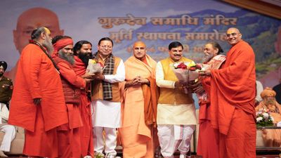 Haridwar संत सम्मेलन में बोले CM धामी: सनातन धर्म को बदनाम करने वालों को नहीं बख्शेंगे, ये हस्तियां रहीं मौजूद