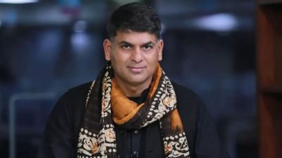 The Lallantop  छोड़ने के बाद बॉलीवुड ब्यूटी के साथ दिखे Saurabh Dwivedi, वायरल वीडियो देख चकराया फैंस का सिर!