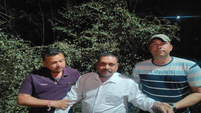 MP News: बजट सत्र खत्म, दिल्ली पहुंचे सीएम मोहन यादव, क्या मध्य प्रदेश में होने वाला है बड़ा राजनीतिक फेरबदल? MP News: खरगोन में 10 हजार की रिश्वत लेते लेखाधिकारी गिरफ्तार, 10 लाख के काम पर मांग रहा था 7% कमीशन