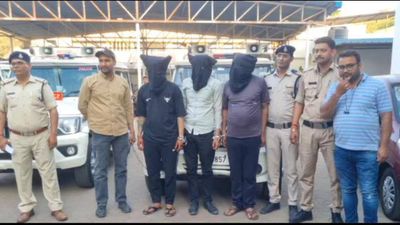 MP News: भोपाल में हनी ट्रैप गैंग का पर्दाफाश, शादी के मंडप से उठा लिया सरगना, युवकों को फंसाकर बनाते थे VIDEO