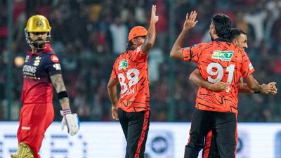 Aaj Ke Match Mei Kitne Ped Lage: आज के मैच में कितने पेड़ लगे- RCB vs SRH