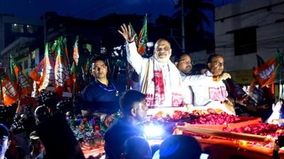 गुवाहाटी में अमित शाह के रोड शो में उमड़ा जनसैलाब, गृह मंत्री ने किया दावा- असम में 90 सीटें जीतेगी BJP 