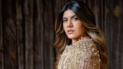 कौन हैं अनन्या बिड़ला? RCB के बिकने के बाद सोशल मीडिया पर वायरल, आर्यमन के साथ क्या रिश्ता