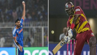 IND vs WI: 'रील्स छोड़ बॉलिंग पर ध्यान दो', अर्शदीप सिंह के 24 रन वाले ओवर के बाद भड़के फैंस, लगा दी क्लास 