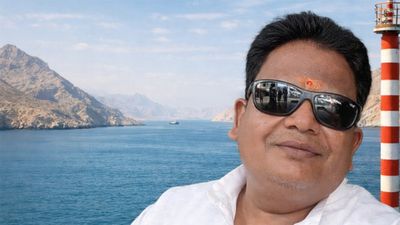 कौन थे कैप्टन राकेश रंजन? होर्मुज में 18 दिनों से फंसा था शिप, अब हुई मौत, परिवार की हो रही है ऐसी हालत