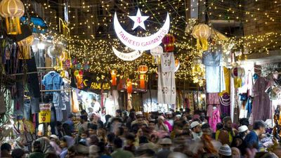 Delhi Aaj Kya Khula Kya Bandh: दिल्ली में आज क्या खुला, क्या बंद? ईद पर बैंक, स्कूल-बाजारों की लेटेस्ट अपडेट