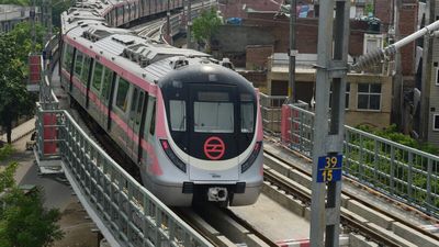 Delhi Metro Pink Line: दिल्ली मेट्रो पिंक लाइन के Soorghat स्टेशन पर ‘No Entry NO Exit’ का नियम, क्या है मामला