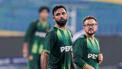 PSL में शर्मनाक कांड, फखर ज़मान पर लगा बैन, बॉल-टेंपरिंग की लाइव चोरी के बाद आया फैसला