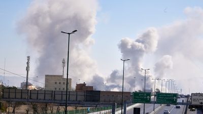 Iran Israel War: तेहरान पर कहर बनकर टूट रहा है IDF, ताबड़तोड़ हमलों में 8 की मौत और 80 घर हुए जमींदोज