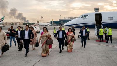 Israel Iran War: Dubai से भागने के लिए मोटा पैसा खर्च कर रहे रईस! बम धमाकों से थर-थर कांपे, बुक कर रहे जेट