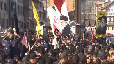 US-Israel Strikes: खामेनेई की मौत से ईरान में जश्न, कश्मीर में मातम! श्रीनगर की सड़कों पर उतरे हजारों मुस्लिम
