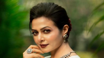 Love Story: बंगाल की इस खूबसूरत नेता का 7 साल तक चला चक्कर, पति है फेमस निर्माता, कहां हुई थी पहली मुलाकात?