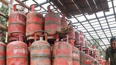 केंद्र सरकार ने रिफाइनरियों को दिया सख्‍त आदेश, LPG बुकिंग को लेकर बदला ये नियम 