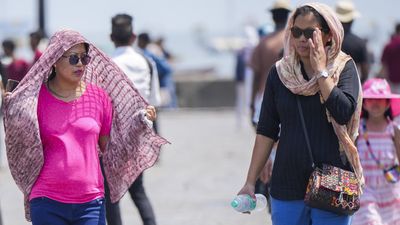 IMD Alert: मुंबई से पुणे तक पारा 34 के पार, उमस ने किया बेहाल, अगले 48 घंटों के मौसम का हाल, कब होगी बारिश? 