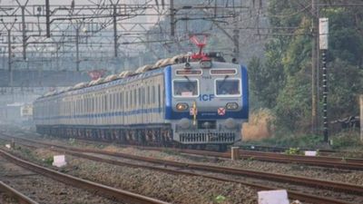 Mumbai local train: खुशखबरी, मुंबई में इस रूट पर पहली बार एसी लोकल ट्रेन चलेगी, जानिए सभी डिटेल 