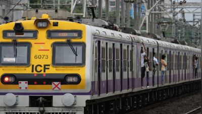 Mumbai local train: मुंबईकर हो जाएं अलर्ट, 21 घंटे के मेगा ब्लॉक में 250 से अधिक लोकल ट्रेनें कैंसिल, शेड्यूल