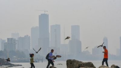 Mumbai weather: मुंबई में बढ़ी गर्मी और उमस, 35°C  पहुंचा पारा, IMD ने जारी किया अलर्ट, क्‍या होगी बारिश? 