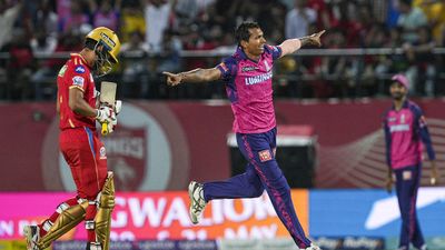 IPL 2026: शाहरुख खान की KKR में नवदीप सैनी की एंट्री, हर्षित राणा की जगह मिला मौका, मिला इतना पैसा!