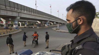  Middle East War से Pakistan में लॉकडाउन! स्कूल-कॉलेज और दफ्तरों को लेकर शहबाज सरकार का चौंकाने वाला फरमान